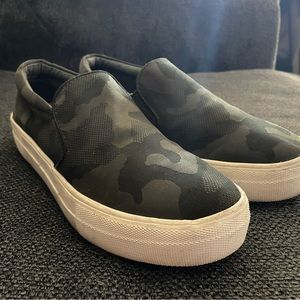 Steve Madden Dark Green Camo Slip On Women's Sneakers Size 6 M